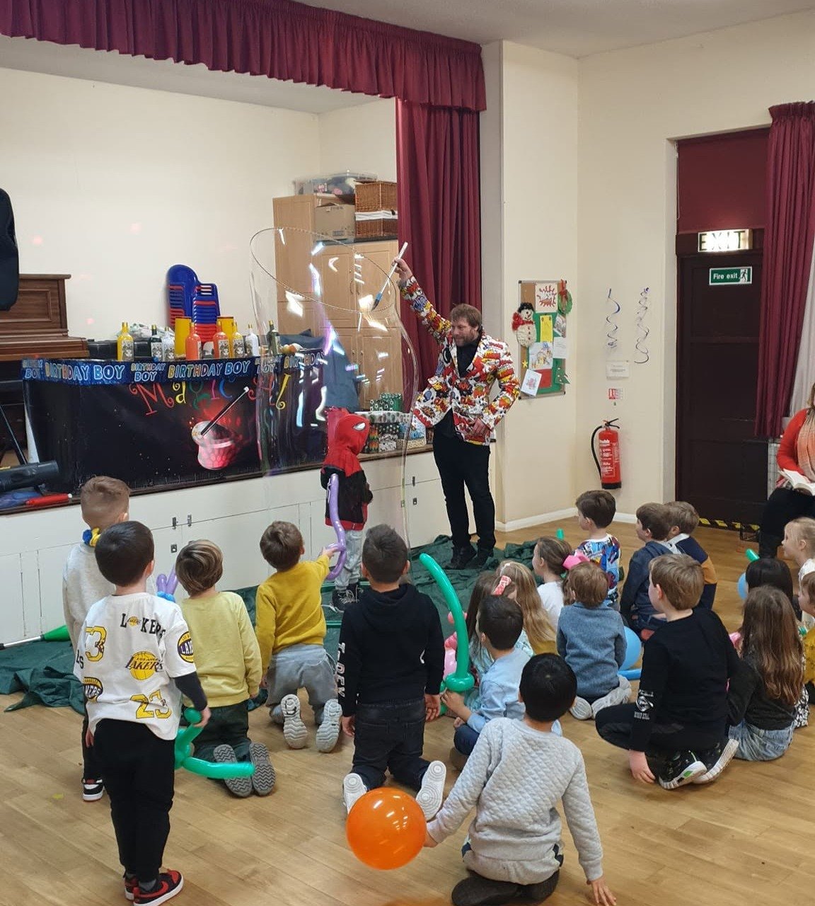 Hall bubble show
