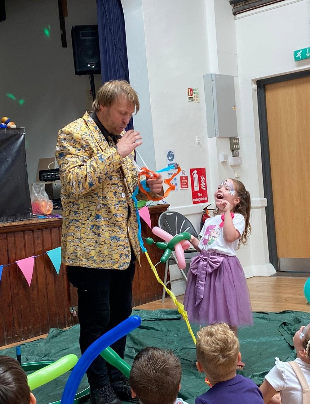 Balloon modelling party moment